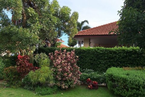 House in Pattaya, Thailand 3 bedrooms № 152477 - photo 21