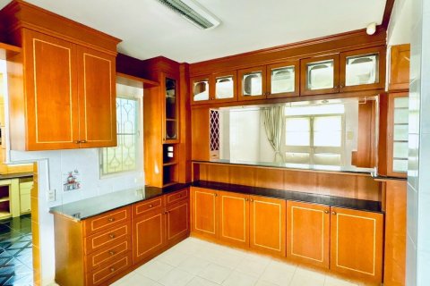 House in Pattaya, Thailand 4 bedrooms № 152480 - photo 11