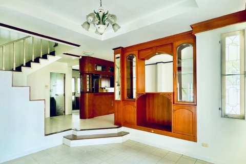 House in Pattaya, Thailand 4 bedrooms № 152480 - photo 19