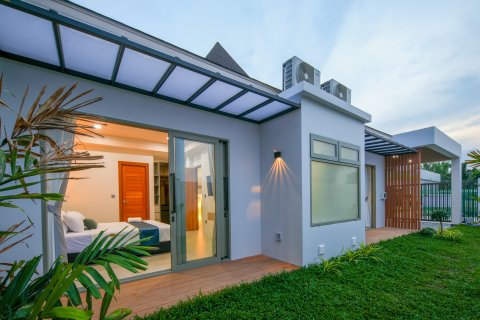 Villa in Phuket, Thailand 3 bedrooms № 146452 - photo 9