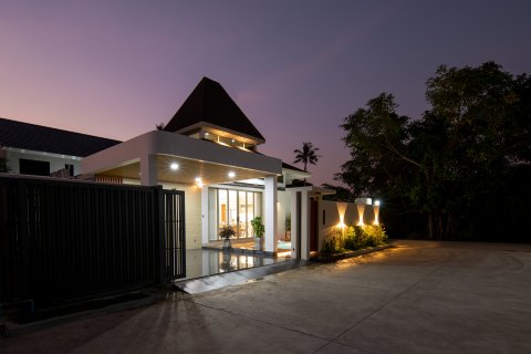 Villa in Phuket, Thailand 3 bedrooms № 146452 - photo 1