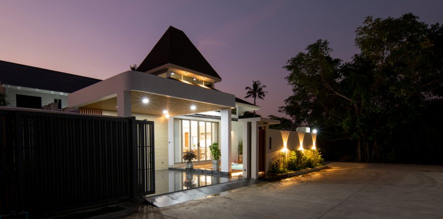 Villa in Phuket, Thailand 3 bedrooms № 146452