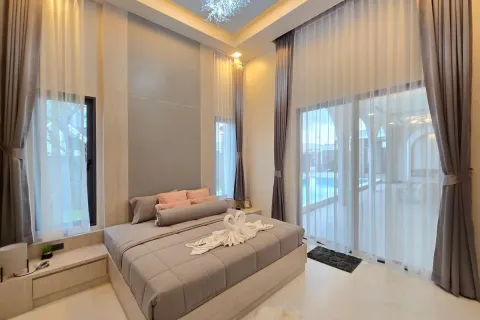 Casa de 4 dormitorios en Pattaya, Tailandia № 211980 - foto 14