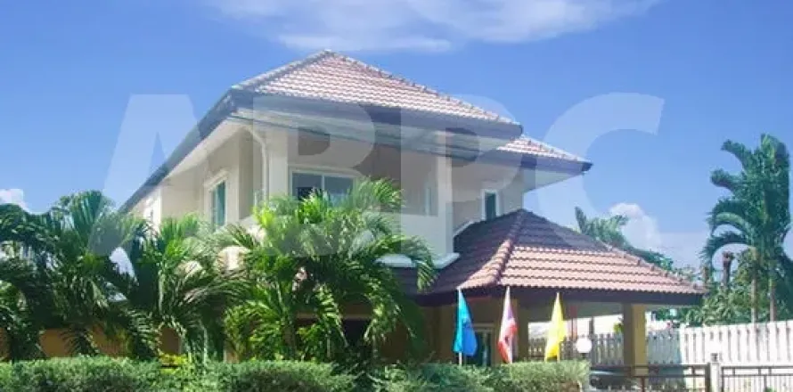 Casa de 3 dormitorios en Pattaya, Tailandia № 211976