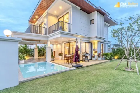 Casa de 3 dormitorios en Pattaya, Tailandia № 211975 - foto 2