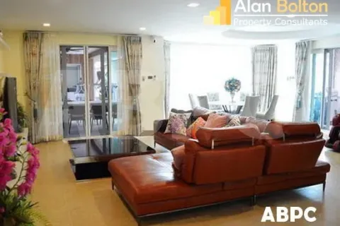 Casa de 4 dormitorios en Pattaya, Tailandia № 212084 - foto 3