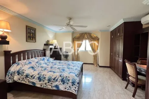 Casa de 3 dormitorios en Pattaya, Tailandia № 212085 - foto 11
