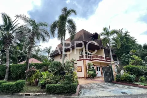 Casa de 3 dormitorios en Pattaya, Tailandia № 212085 - foto 12