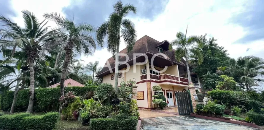 Casa de 3 dormitorios en Pattaya, Tailandia № 212085