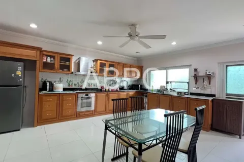 Casa de 3 dormitorios en Pattaya, Tailandia № 212085 - foto 6