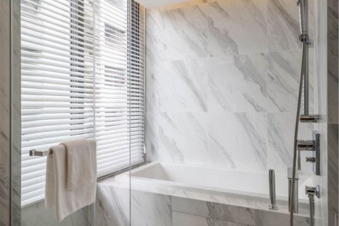 Condo in Bangkok, Thailand, 2 bedrooms  № 143037 - photo 5