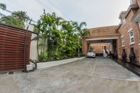 Maison à Watthana, Bangkok, Thaïlande 6 chambres № 167661 - photo 17