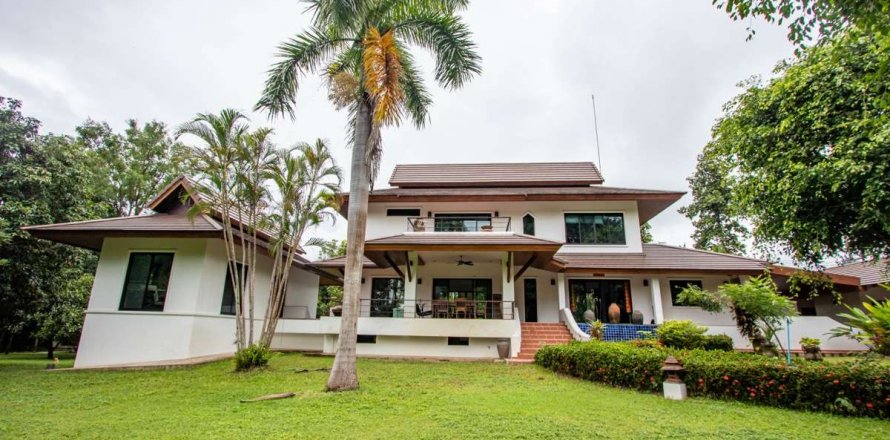 House in Chiang Mai, Thailand 8 bedrooms № 133394