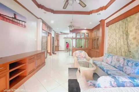 Casa de 3 dormitorios en Pattaya, Tailandia № 210784 - foto 30
