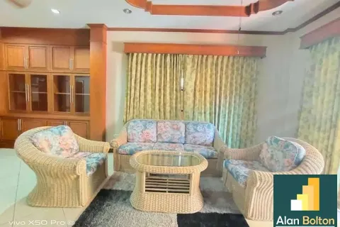 Casa de 3 dormitorios en Pattaya, Tailandia № 210784 - foto 15