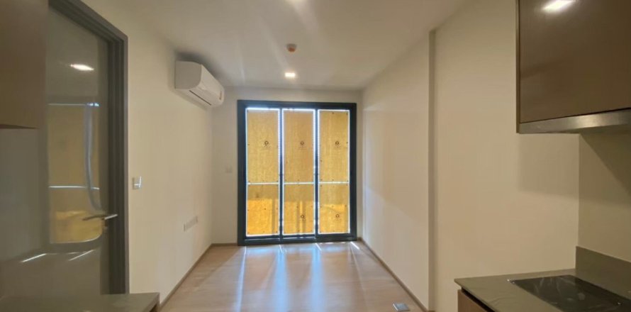 Studio in the Condo in Watthana, Bangkok, Thailand  № 160913