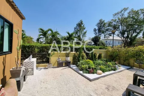 Casa de 3 dormitorios en Pattaya, Tailandia № 212014 - foto 11