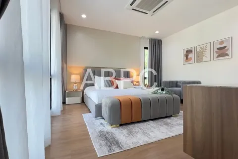 Casa de 4 dormitorios en Pattaya, Tailandia № 212013 - foto 4