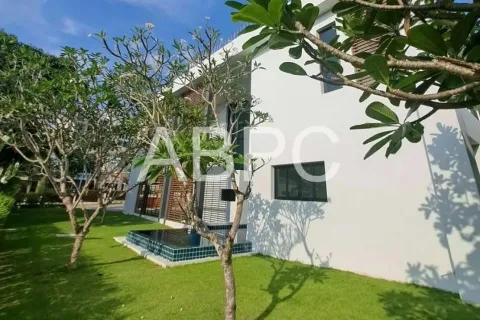 Casa de 4 dormitorios en Pattaya, Tailandia № 212013 - foto 7