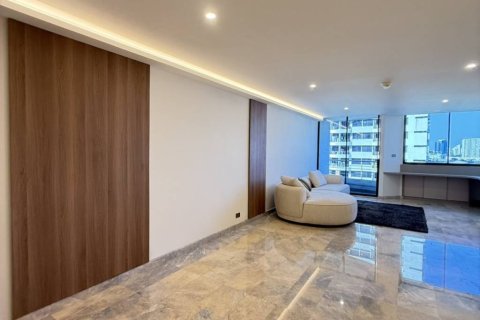 Condo in Bangkok, Thailand, 2 bedrooms  № 155291 - photo 4