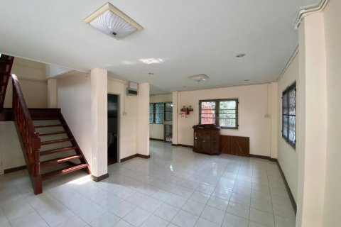 Maison à Min Buri, Bangkok, Thaïlande 4 chambres № 170784 - photo 2