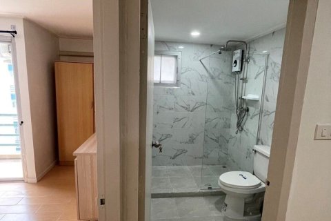 Condo à Khlong Toei, Bangkok, Thaïlande, 2 chambres  № 173560 - photo 11