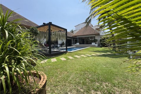 Villa in Phuket, Thailand 3 bedrooms № 173557 - photo 6