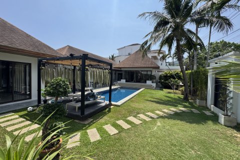 Villa in Phuket, Thailand 3 bedrooms № 173557 - photo 9