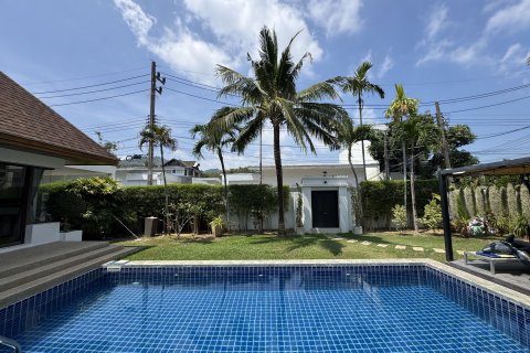 Villa in Phuket, Thailand 3 bedrooms № 173557 - photo 12