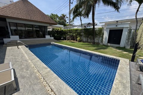 Villa in Phuket, Thailand 3 bedrooms № 173557 - photo 11