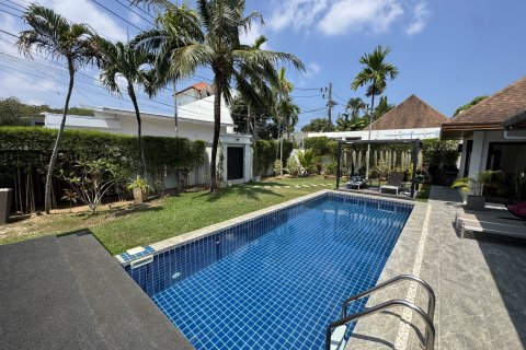Villa in Phuket, Thailand 3 bedrooms № 173557 - photo 13