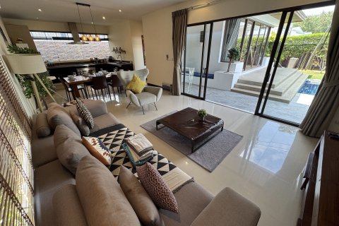 Villa in Phuket, Thailand 3 bedrooms № 173557 - photo 17