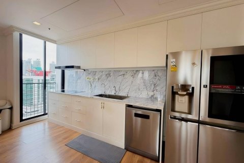 Condo in Bangkok, Thailand, 3 bedrooms № 233613 - photo 8