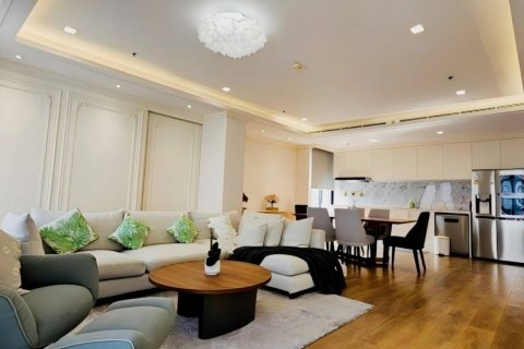 Condo in Bangkok, Thailand, 3 bedrooms № 233613 - photo 2
