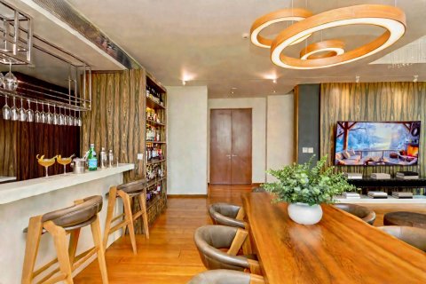Condo in Bangkok, Thailand, 4 bedrooms № 233615 - photo 3
