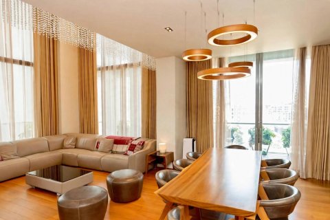Condo in Bangkok, Thailand, 4 bedrooms № 233615 - photo 2