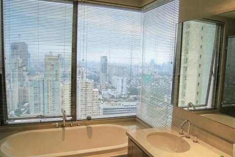 Condo in Bangkok, Thailand, 2 bedrooms № 233614 - photo 10