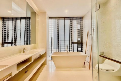 Condo in Bangkok, Thailand, 2 bedrooms № 233612 - photo 14