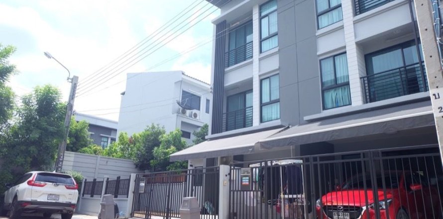 Дом в Чом Тхонге, Бангкок, Таиланд с 4 спальнями № 159489