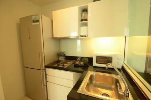 Студия в кондо в Ваттхане, Бангкок, Таиланд № 138748 - фото 3