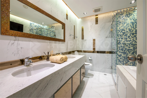 Condo in Bangkok, Thailand, 2 bedrooms № 184824 - photo 2