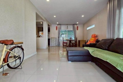 Maison à Pathum Thani, Thaïlande 3 chambres № 161667 - photo 19