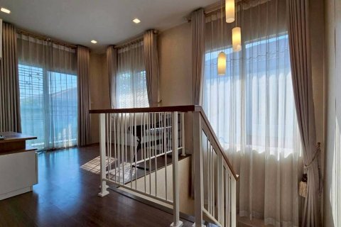 Maison à Pathum Thani, Thaïlande 3 chambres № 161667 - photo 23