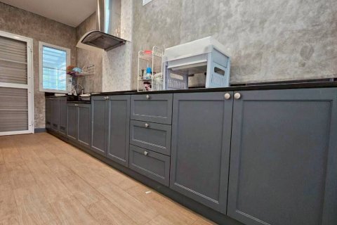 Maison à Pathum Thani, Thaïlande 3 chambres № 161667 - photo 11