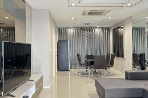 Townhouse in Suan Luang, Bangkok, Thailand 3 bedrooms № 151792 - photo 3