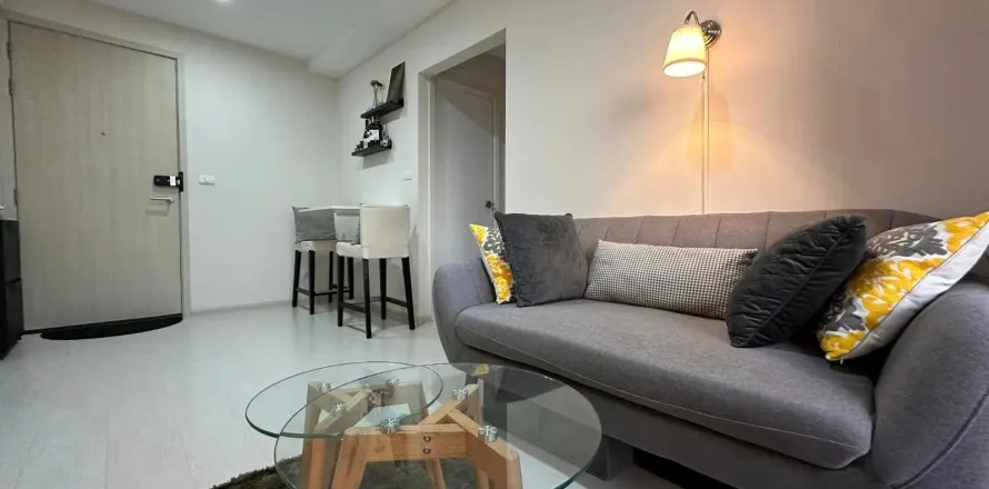 Condo in Yan Nawa, Bangkok, Thailand, 2 bedrooms  № 159461