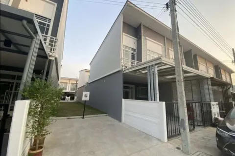 Таунхаус в Пхра Прадаенге, Таиланд с 4 спальнями № 159465