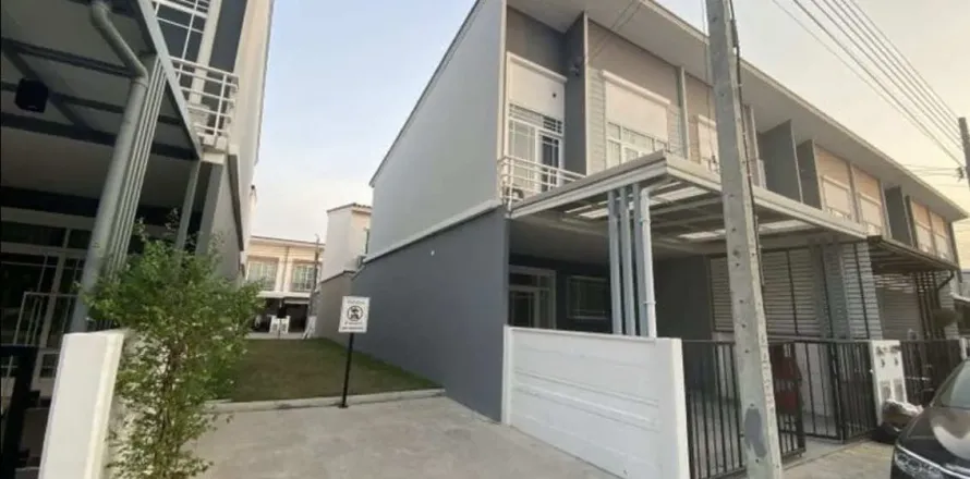 Таунхаус в Пхра Прадаенге, Таиланд с 4 спальнями  № 159465