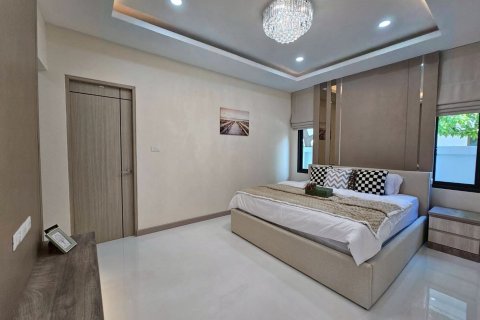 Villa in Pattaya, Thailand 4 bedrooms № 167110 - photo 11