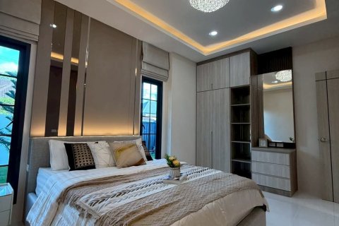 Villa in Pattaya, Thailand 4 bedrooms № 167110 - photo 14